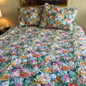 Cynthia Rowley Floral QUEEN Cotton Quilt. 2 shams. 88” X 92”. FABRIC: COTTON